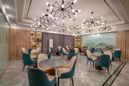 Dunhuang Yanhuan International Hotel Отели рядом с достопримечательностью «Mingsha Mountain And Crescent Spring»