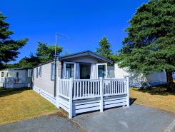 Luxury Modern Family Lodge with Pools, Linen & Activity Pass in Award-Winning Holiday Park