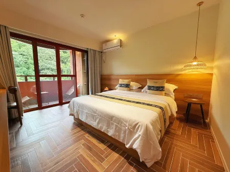 Maona Rainforest Time Pastoral Luxury Homestay Отели рядом с достопримечательностью «Tropic Rain Forest Scenery Spot of Five Finger Mountain»