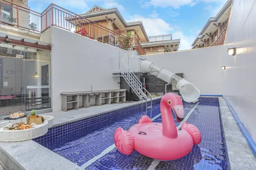 Huizhou Longmen Nankunshan Shufuli Pool and Hot Spring Party Villa