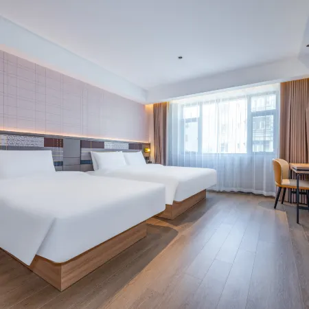 Home Inn Plus (Ürümqi South Lake Square Metro Station)