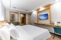 RuJiaYunshang Four Seasons Hotel (Xuzhou Yunlong Lake Xingshansizi Subway Station Branch)