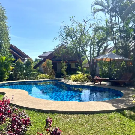 Siri Lagoona Resort and Pool villa Отели рядом с достопримечательностью «Ват Суттхават»