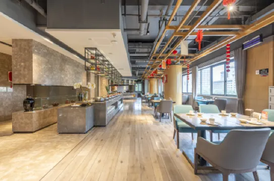 Ramada Bell Tower Hotel Xi'an Отели рядом с достопримечательностью «Shaanxi Institute of Industry and Transportation - Training Building»