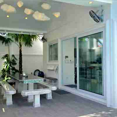 NEBULAND 芭達雅步行街豪華泳池別墅 Hotel Exterior