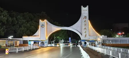 Xiyue Hotel (Xiangtan Hunan University of science and technology store) Отели рядом с достопримечательностью «Hunan University of Science and Technology Gymnasium»