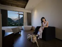 Alpenglow Resort Manor, Danba โรงแรมในตันปา
