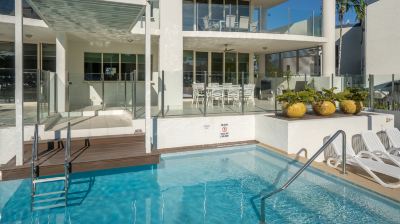 屋外プール ウォーターズ エッジ アパートメント ケアンズの写真