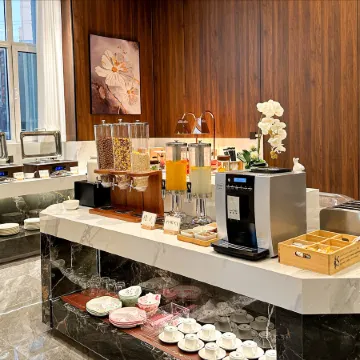 Marriott Carlton Hotel (Olympic Center Hotel)