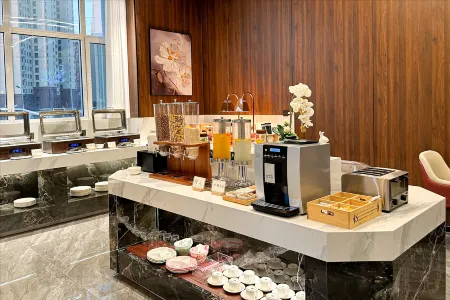 Marriott Carlton Hotel (Olympic Center Hotel) Отели рядом с достопримечательностью «Linyi University Foreign Language School»