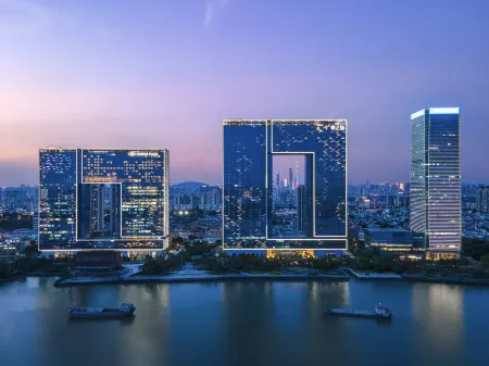 Crowne Plaza Guangzhou Window of Canton Отели рядом с достопримечательностью «Guangdong Science Center»