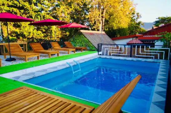 Chanthavong Hostel Hoteles cerca de Phousi Market