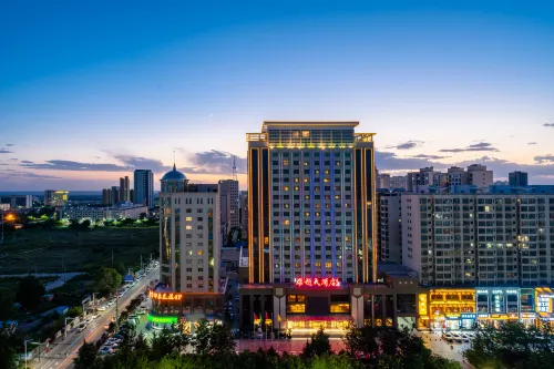 Qingyang Xiongyue Grand Hotel (Municipal Government Dongfang Lijingmao) Hotel di Qingyang