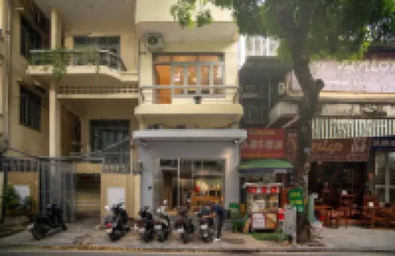 Ly Nam De Apartment – Walk to Railway Cafe 老城区附近的飯店