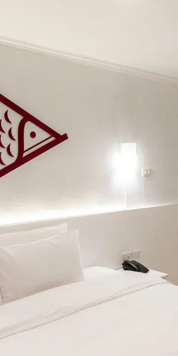 ห้องพักเตียงเดี่ยวเชื่อมสระว่ายน้ำ