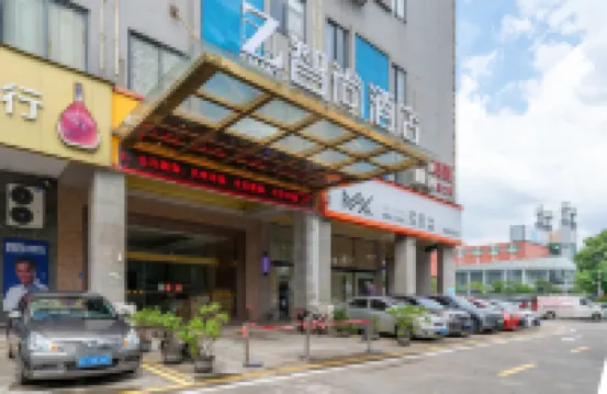Zsmart Zhishang Hotel (Foshan Qianqunqing Nanzhuang Metro Station Branch) โรงแรมในฝอซาน