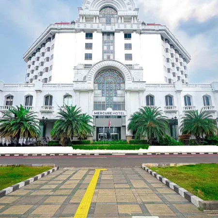 Mercure Jakarta Batavia Отели рядом с достопримечательностью «Музей Маритайм»