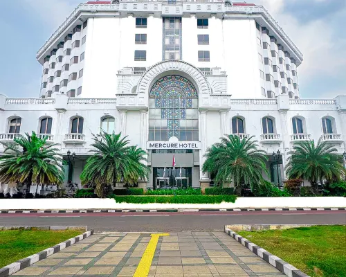 Mercure Jakarta Batavia Hotels near Glodok