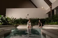 Paxtonz Ango Suites Kuala Lumpur - Pool