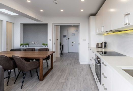 런던 숙소 비교 분석 이미지