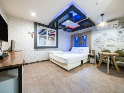 V Hotel