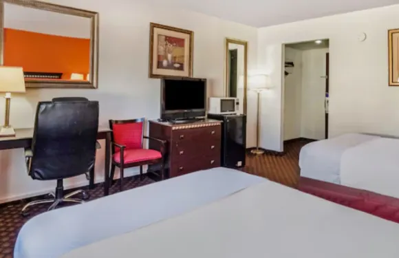 OYO 堪薩斯道奇城聯排別墅