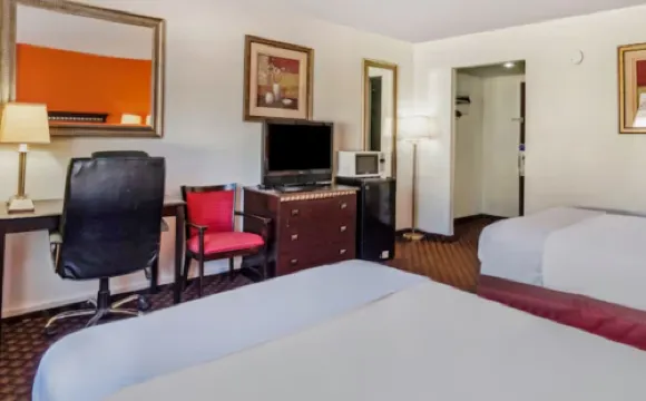 OYO Townhouse Dodge City KS