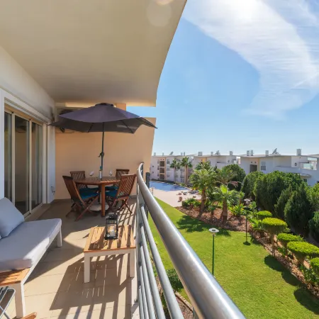 BnB Homes Eco Apartment with Terrace, 2 Swimming pools & Tennis court