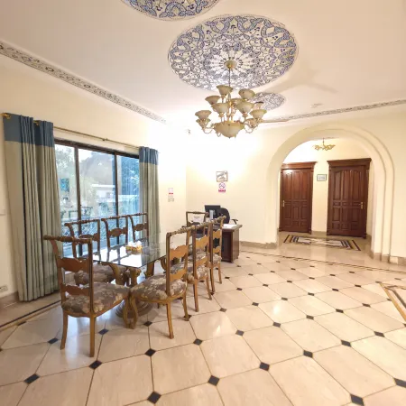Executive Galaxy Guest House Islamabad Отели рядом с достопримечательностью «Торговый центр Centaurus»