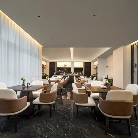 Atour Hotel (Suzhou Wujiang East Taihu Lake Scenic Area Canal Avenue)