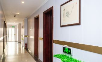 Shuili Business Hotel (Changchun Railway Station Shengli Park)