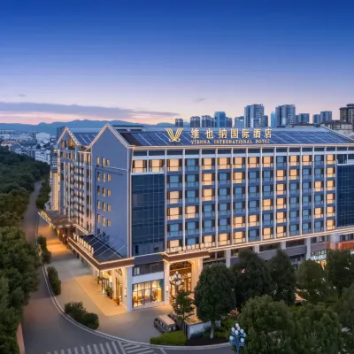 Vienna Hotel（Maitre Lake spring Township hot spring shop） Hotels near Mile Beach Pedestrian Street