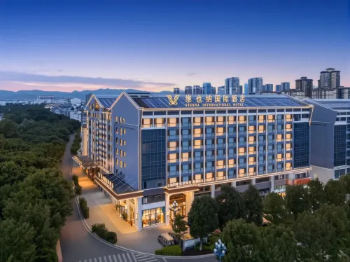 Vienna Hotel（Maitre Lake spring Township hot spring shop）