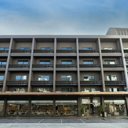SureStay Plus by Best Western Ramkhamhaeng Airport Rail Link Bangkok Отели рядом с достопримечательностью «Станция экспресс-поезда Ramkhamhaeng»