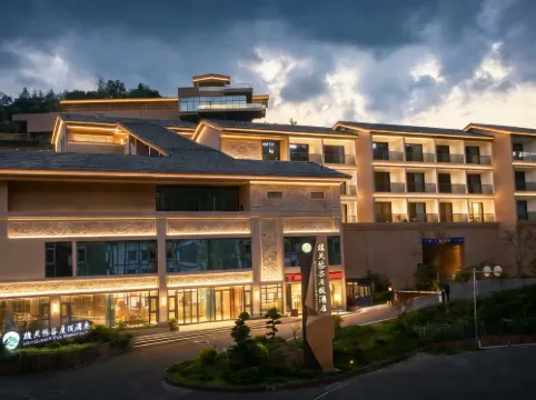 Jianmenguan Xiongguan Yougu Resort Hotel