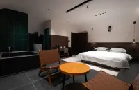 Beside the Yunshe Tang Spring in Qishan