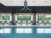 Hôtel-Spa L'EssenCiel - Domaine du Château des Pères - Yüzme Havuzu