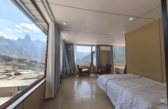 迭部扎尕那大拇指全日出觀景客棧