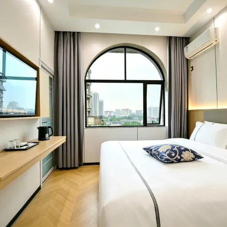 Xianggui Smart Audio-Visual Hotel (Guilin North High-Speed Rail Station Branch)