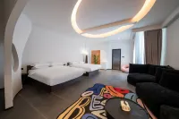 Floral Hong Homestay (Beihai Silver Beach)