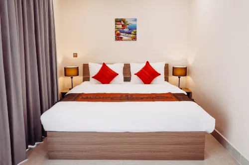 Walk Street Hotel & Apartment