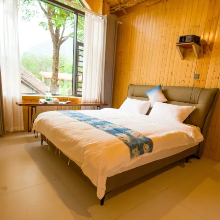 Xiaohuajiang Buyi Qiaoyuan Homestay
