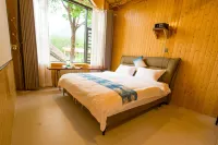 Xiaohuajiang Buyi Qiaoyuan Homestay