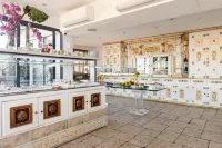 โรมานิโก้พาเลซลักซ์รี่โรงแรม & สปา - ที่มีสระว่ายน้ำ