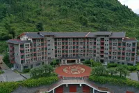 Bama Longtai Hotel（Longevity Village Branch） - 2-Star