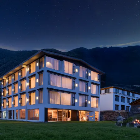 Yubeng Manshan MANSHAN · Golden Snow Bonfire Private Hot Spring Manor