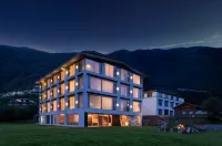 Yubeng Manshan MANSHAN · Golden Snow Bonfire Private Hot Spring Manor - balcony