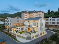 Wudangshan Spring Rest Homestay - บริการรถรับส่ง