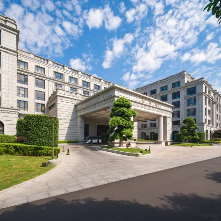 Dongjiao State Guesthouse Отели рядом с достопримечательностью «Дворц Мэйлин»
