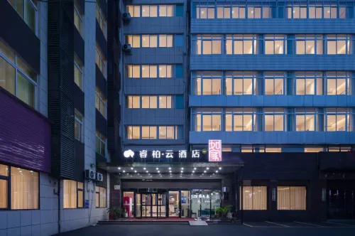 Rebar Cloud Hotel (Shiyan Yunxi Hongzhi) - parking